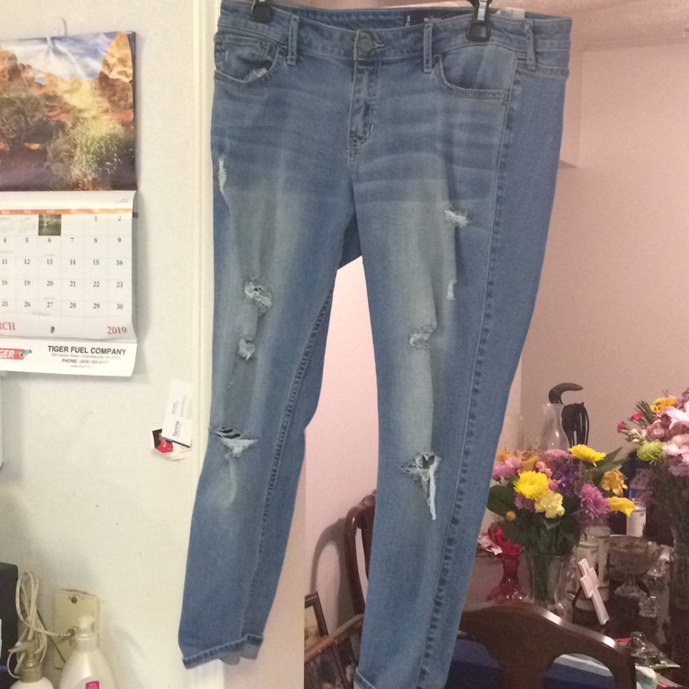 hollister pants// cropped